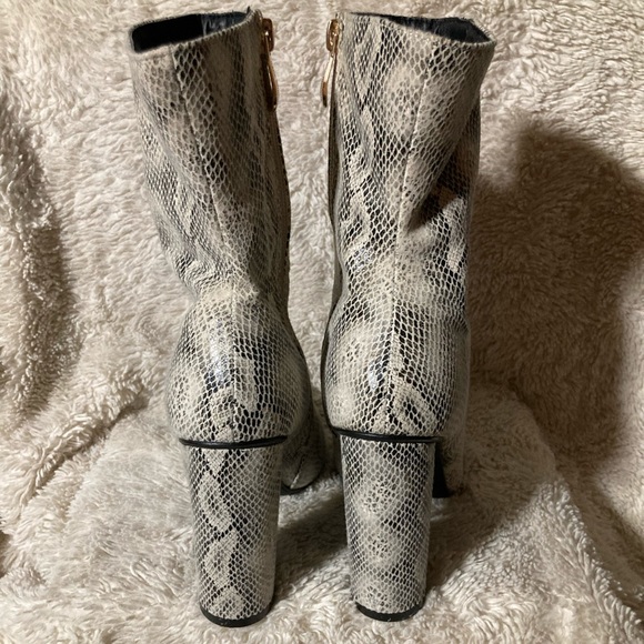 Faux leather snake skin boots Sz 8.5 - Picture 2 of 7